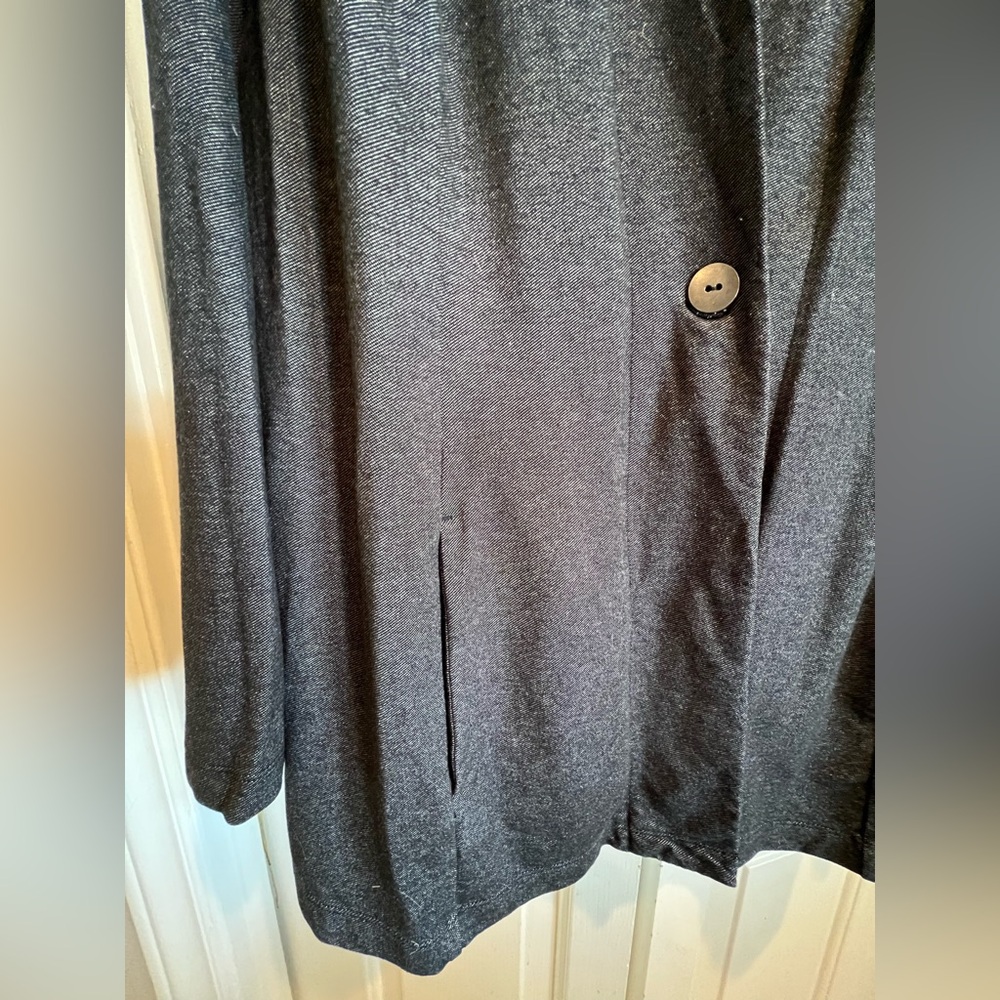 J JILl✨Elegant Charcoal Blazer w Single Button-Looks like black denim w pockets - Picture 4 of 8